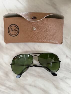 Vintage Ray Ban Black Tone Metal Polarized Aviator Sunglasses Flaw